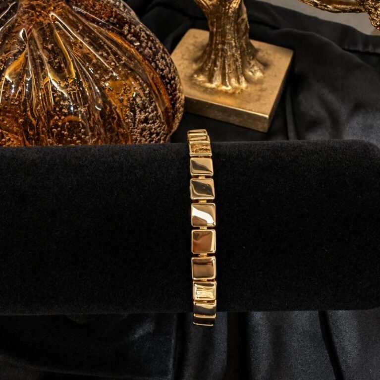 Pulsera con eslabones cuadrados