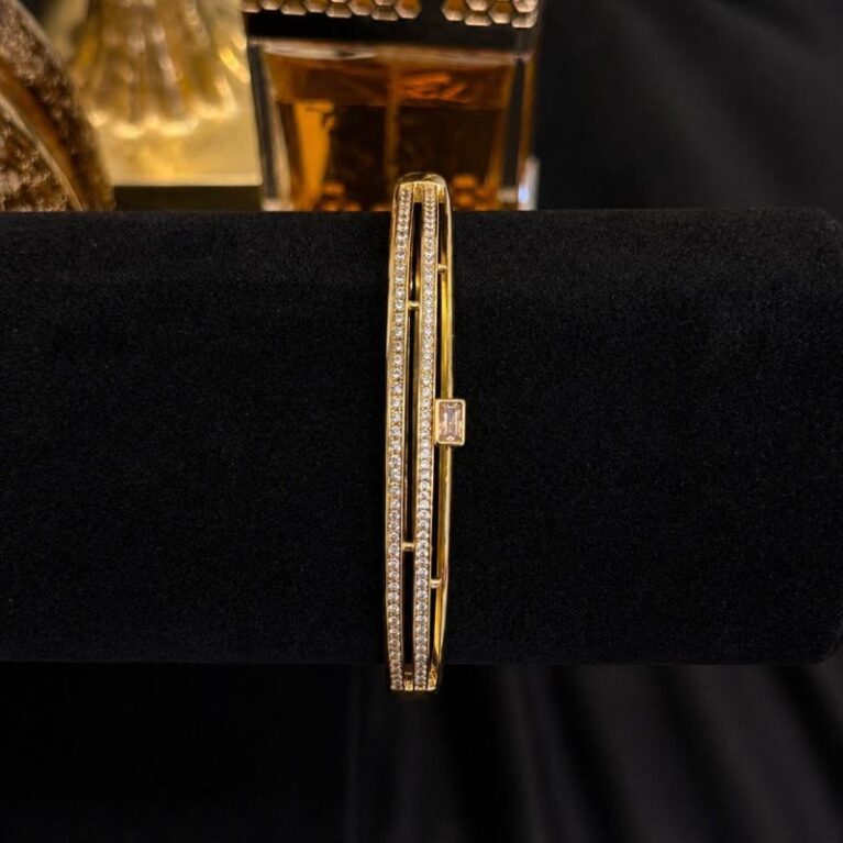 Brazalete oro con tiras de circonitas blanca y eslabón de circón