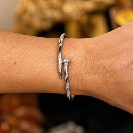 Brazalete rodio con diseño de circonitas contorneado