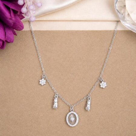 Cadena rodio con dijes de mano de figa y estrellas con circonita