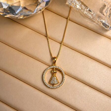 Cadena fina oro con dije pequeño de la virgen María con circonitas