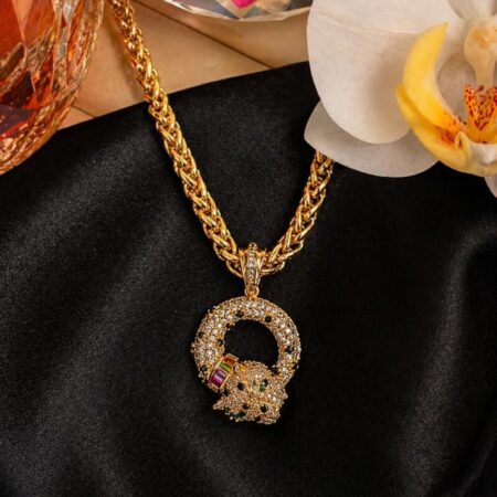 Cadena gruesa con medallon Cubierto de circonitas con diseño de leopardo