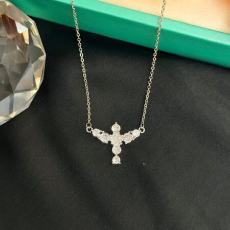 Cadena rodio con dije de paloma en circonitas blancas