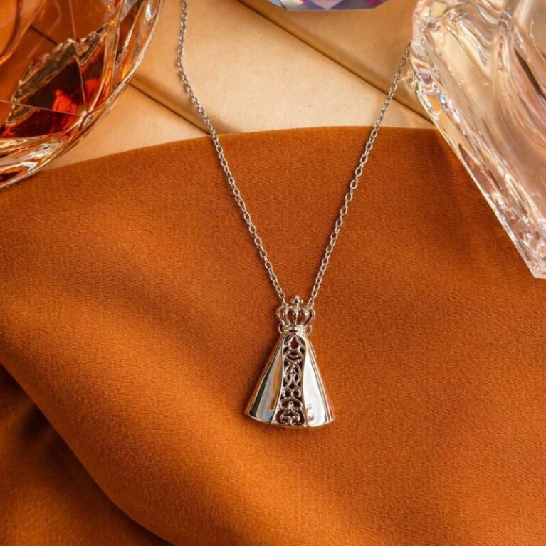 Cadena fina rodio con medalla pulida de la imagen de la virgen cod