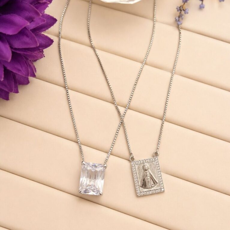 Cadena escapulario con piedra grande circonita y la imagen de la virgen