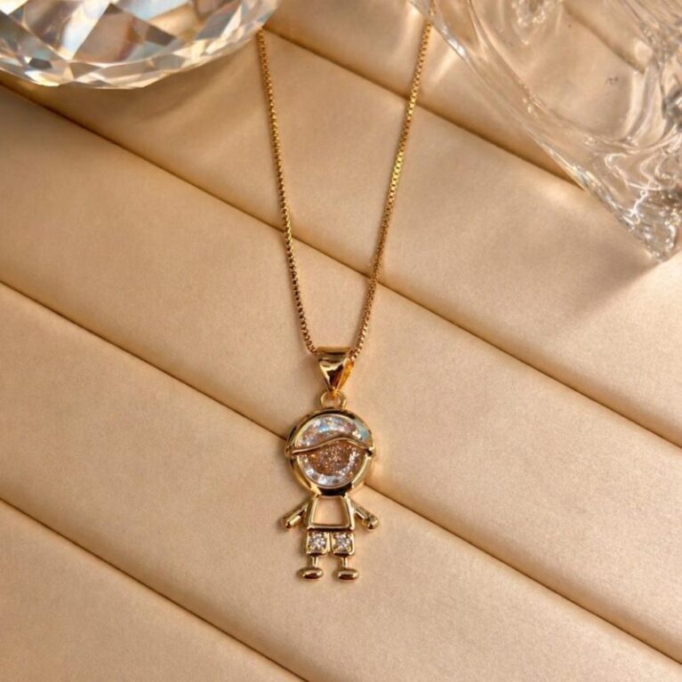 Cadena fina con dije de Niño con circonitas