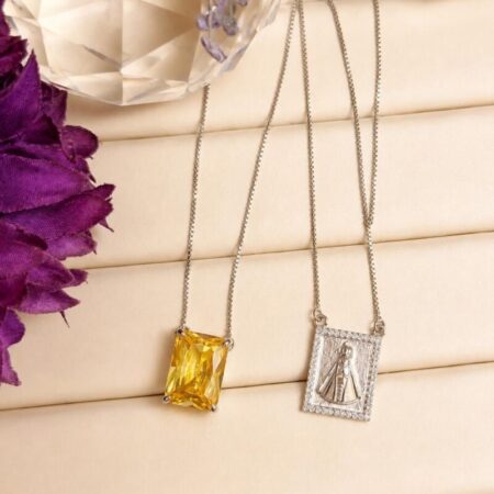 Cadena escapulario con circonita grande amarillo e imagen de la virgen