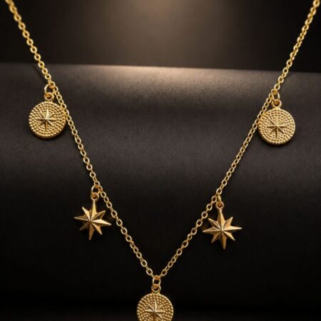 Cadena oro con dijes de estrella y círculos con estrellas