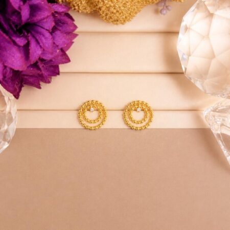 Aro oro doble círculos con diseños de bolitas y una circonita blanca